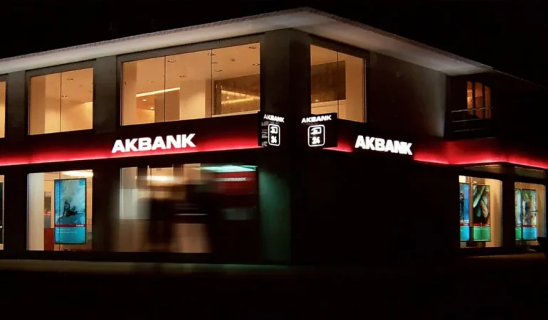 Akbank__AKBNK__hisse_hedef_fiyat_2025__Tam_9_farkl_1738322229