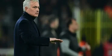Mourinho_dan_Galatasaray_a_kart_gondermesi_ve_derb_1739737337